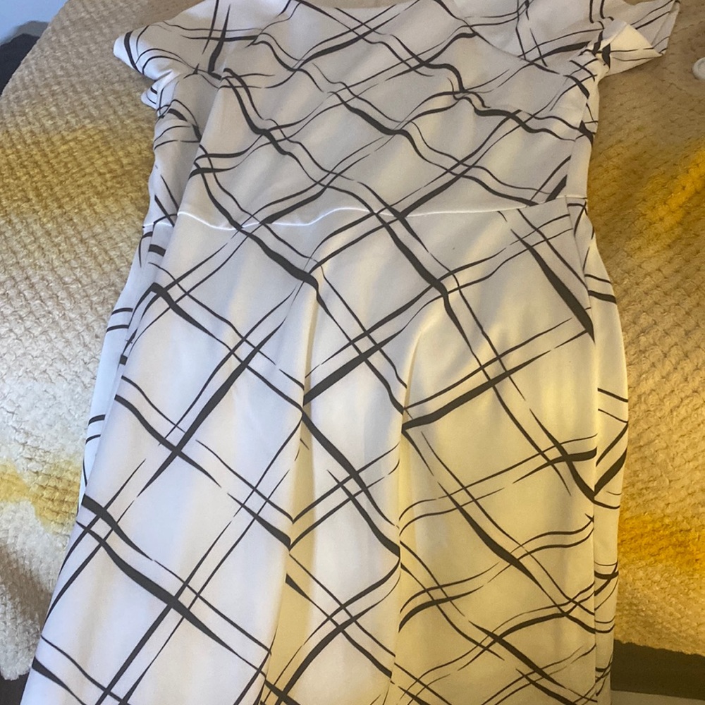 Black and white worn once mid-level dress with the zipper